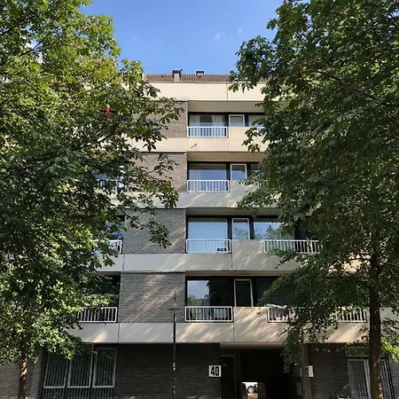 21st Apartment *
